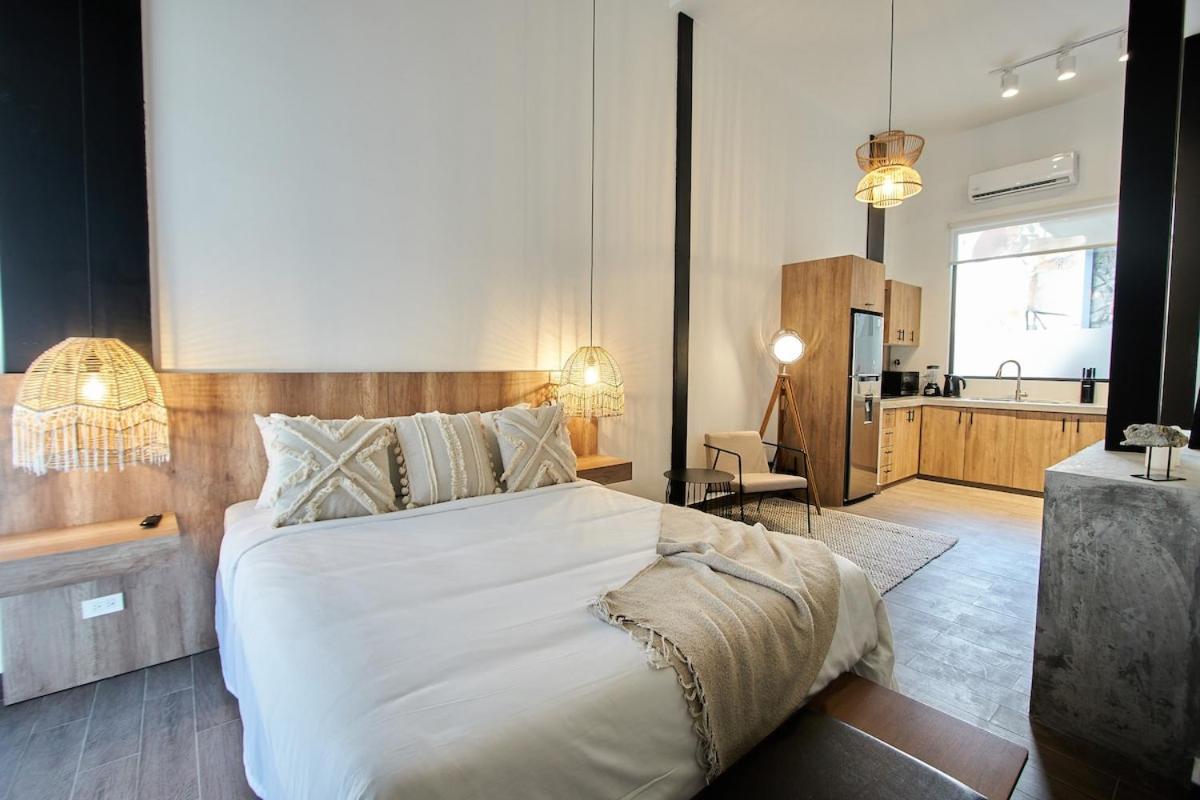 AmazINN Places Rooftop and Design Pool II - Housity