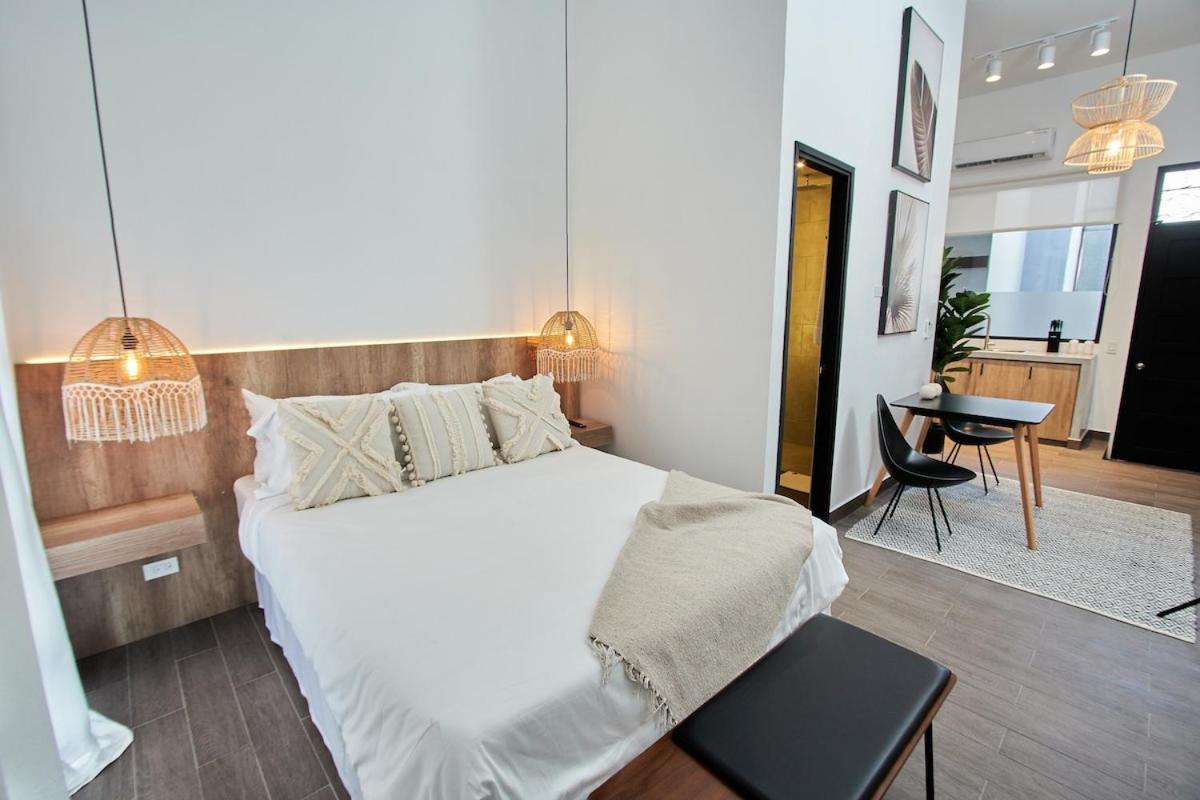 AmazINN Places Rooftop and Design Pool III - Housity