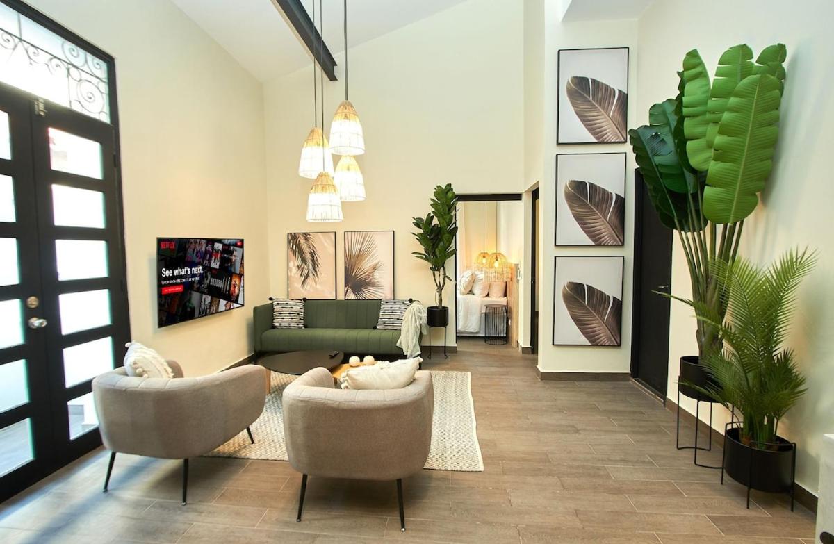 AmazINN Places Rooftop and Design Pool I - Housity