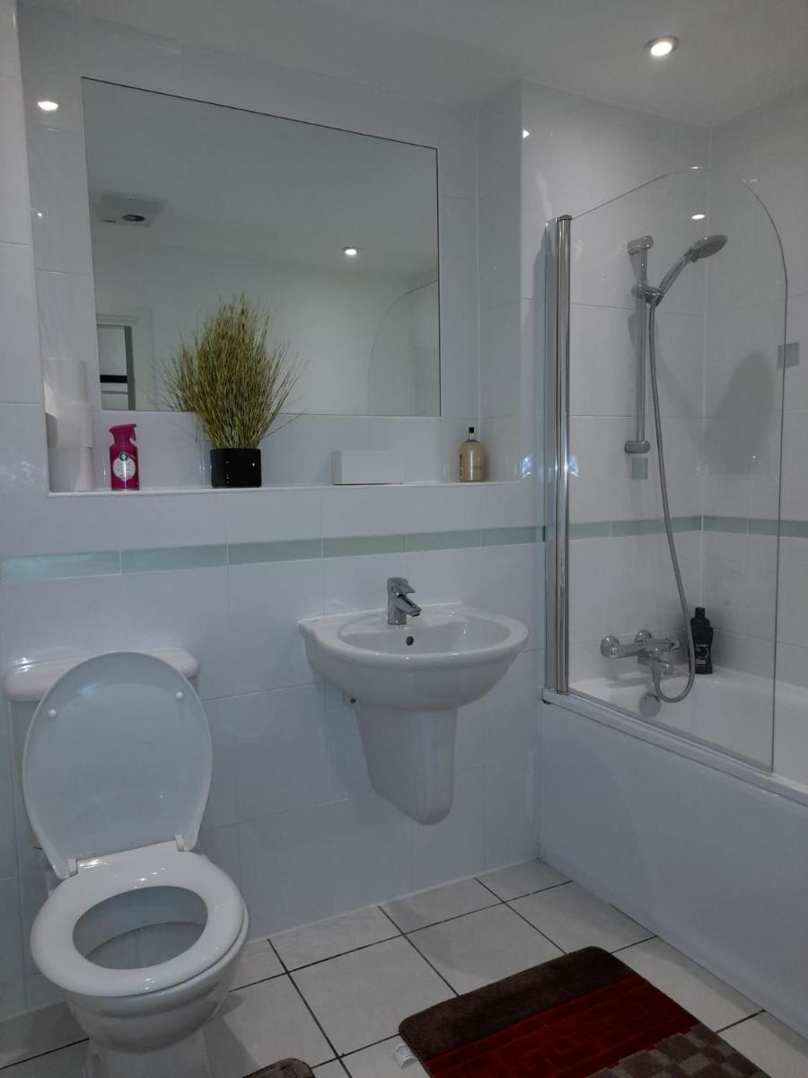 Docklands 2 bedroom 2 Bath - Housity