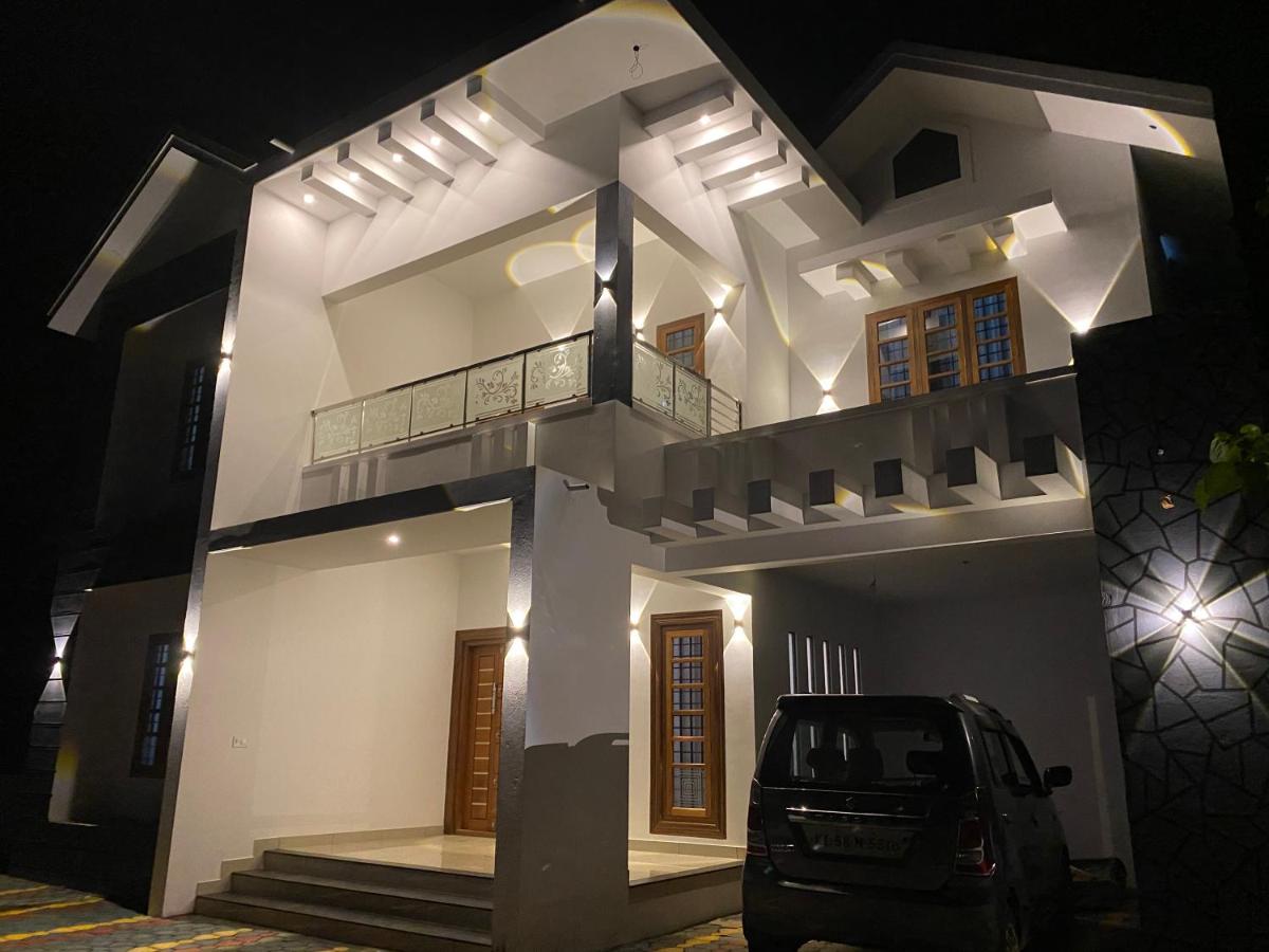 HOLLYWOOD Villa - Housity