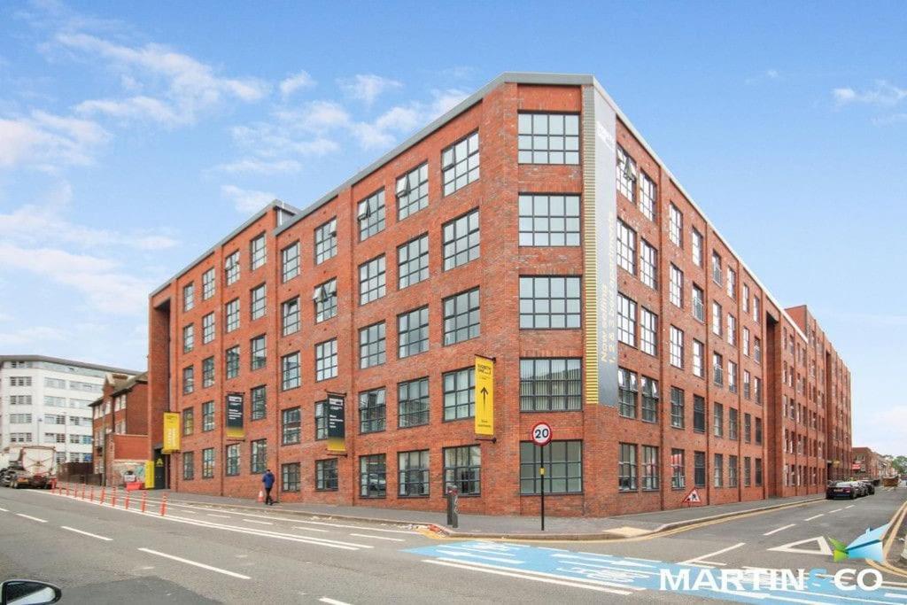Modern-New Build Apartment in Birmingham - Housity