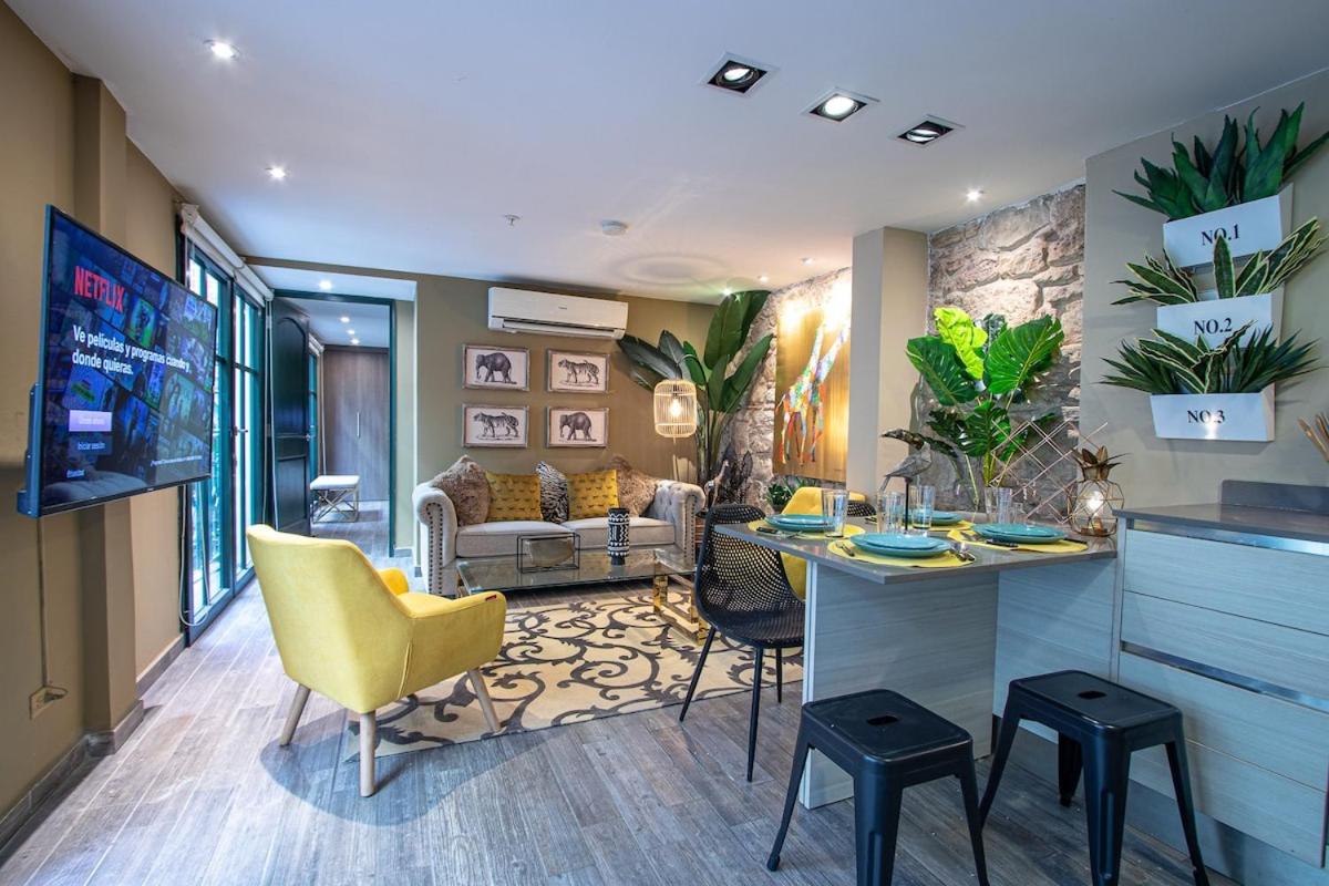 AmazINN Places Casco Viejo unique Desing and Pool I - Housity