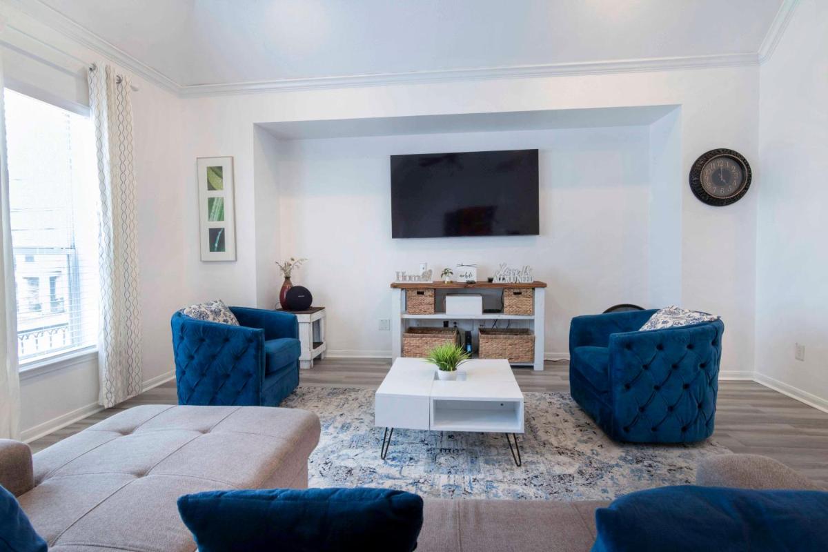 Beautiful 3-bedroom townhome in East Downtown HTX - Housity