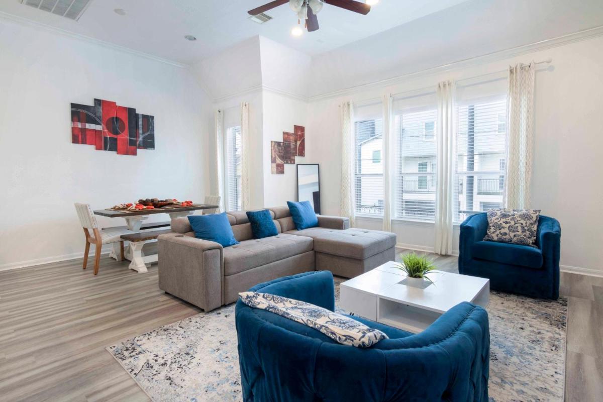Beautiful 3-bedroom townhome in East Downtown HTX - Housity