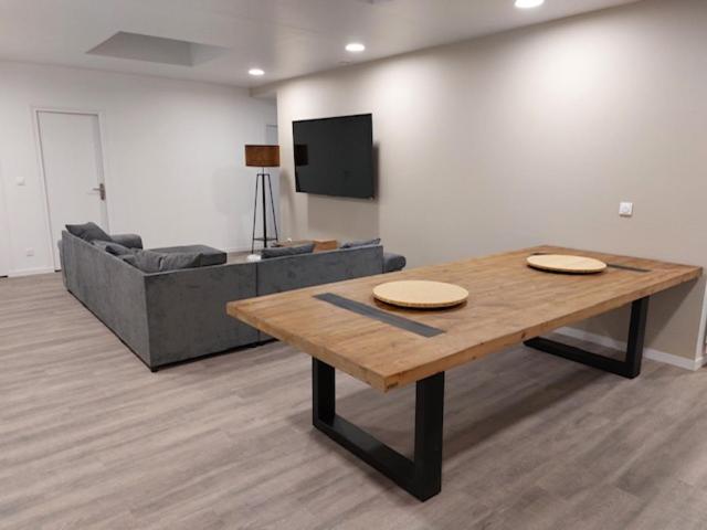 SER LOFT 8 chambres max 15 pers parking privé wifi - Housity