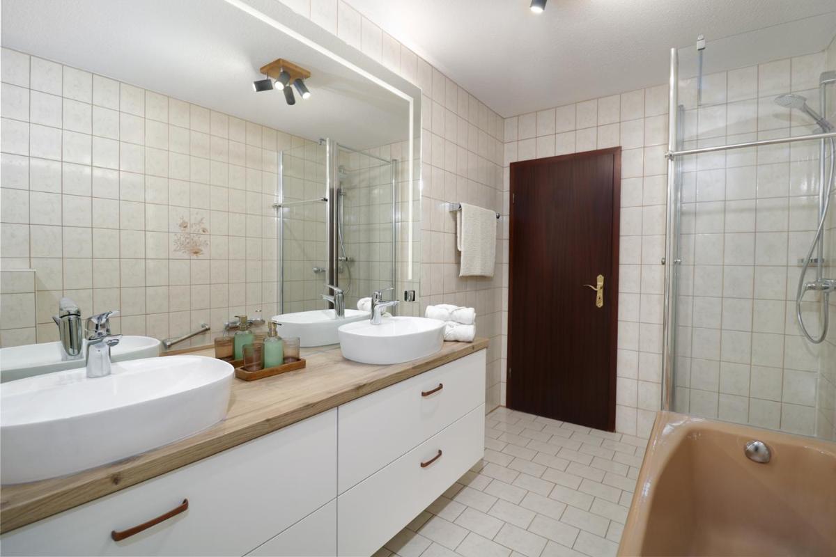 Apartment Kneer - Panoramic View & Private Garden near Black Forest & Lake Constance - Hizvo