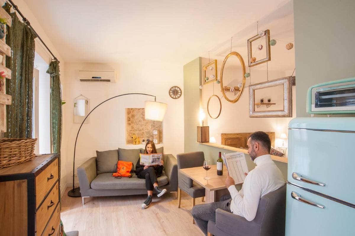 Homes4Holidays - Artistic Nest - Hizvo