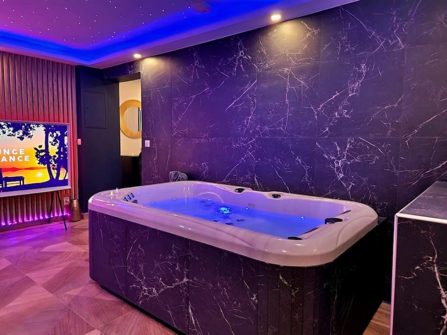Nouveauté Escapade Romantique Jacuzzi privatif - Housity