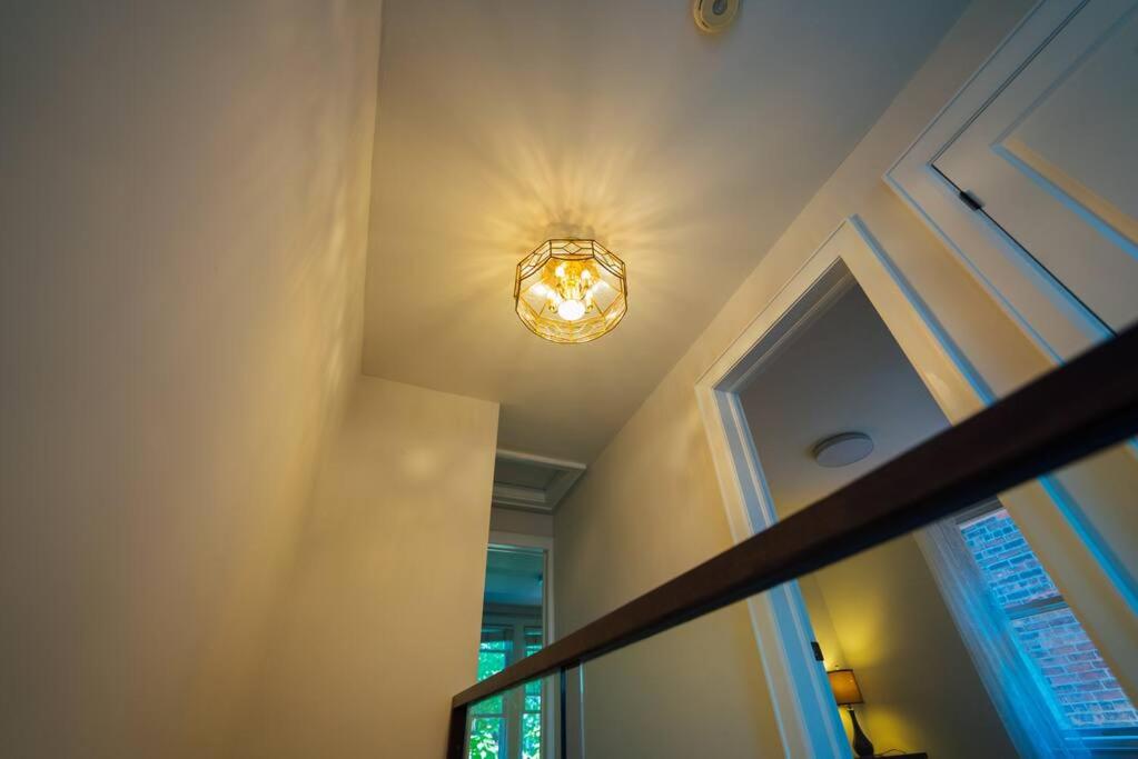 Stylish Luxe 3 BR Villa - Dufferin - Housity