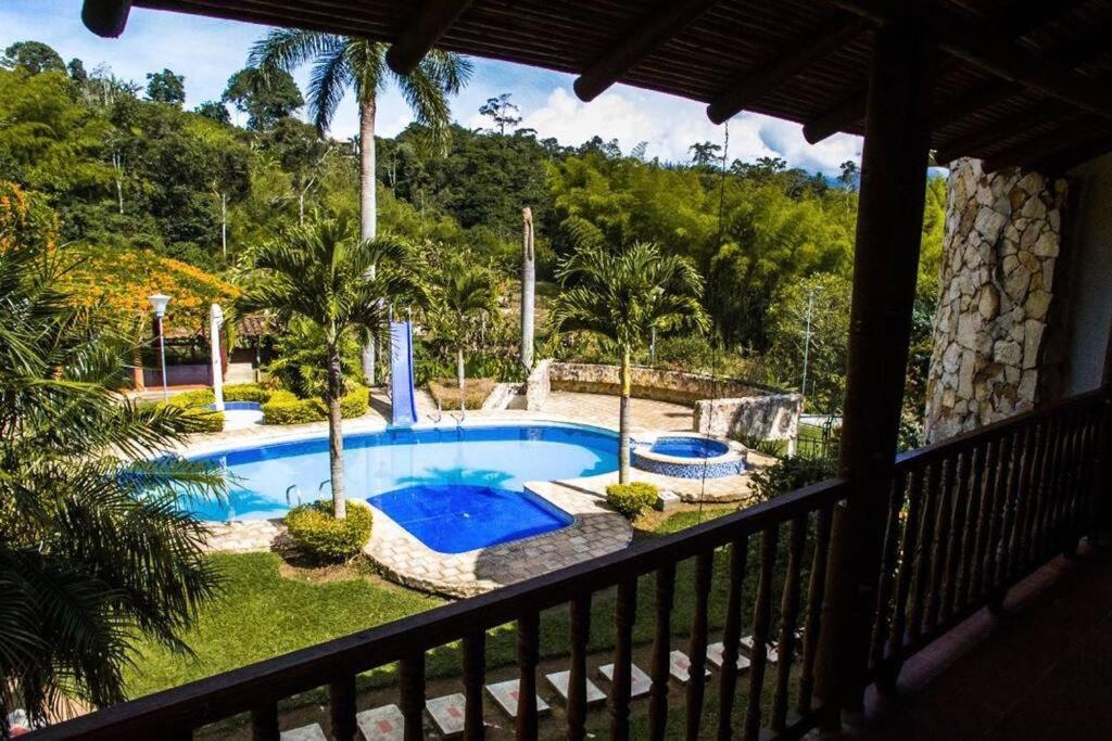 Espectacular finca en el lago calima - Housity