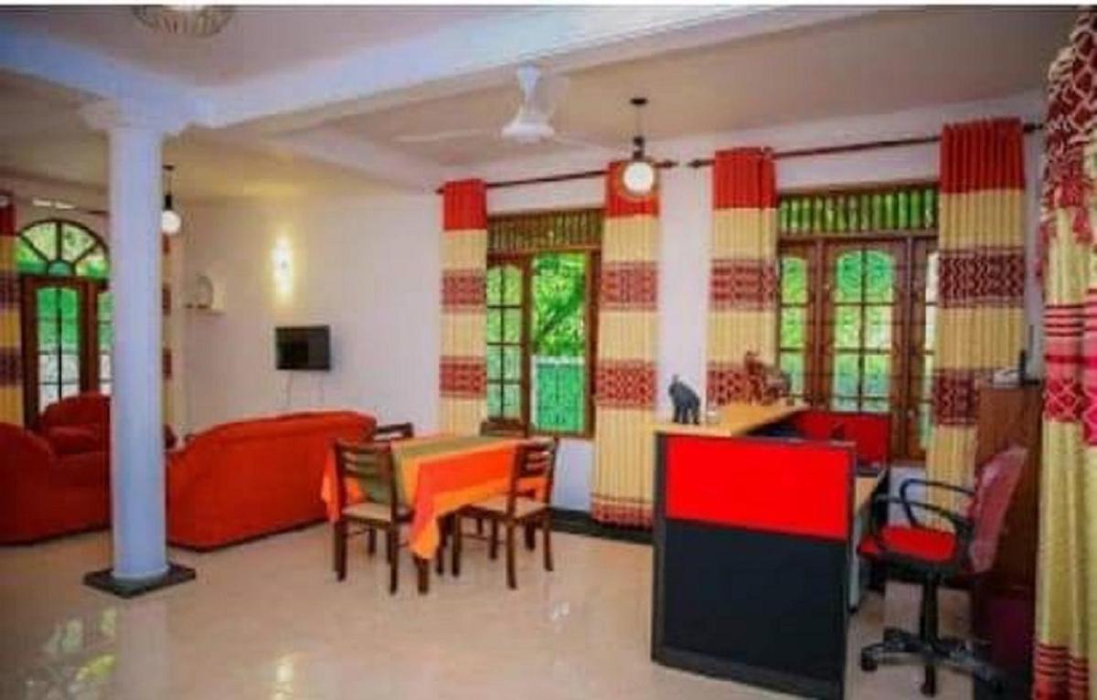 Suitetrails - Kandyan Riverside Hotel