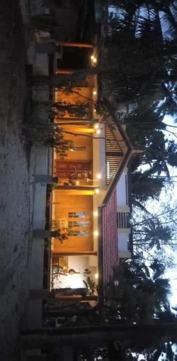 Dwaraka Munroe - Housity