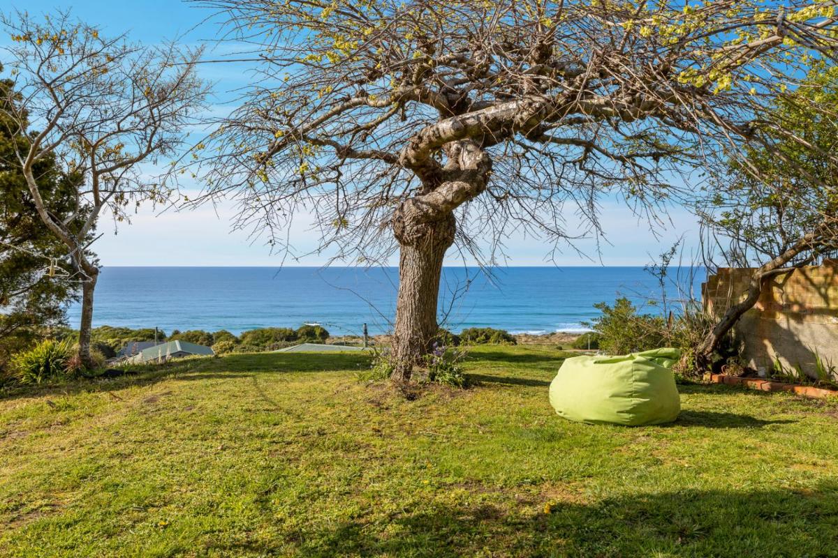 The Professor's Beach House - Brighton Home - Housity