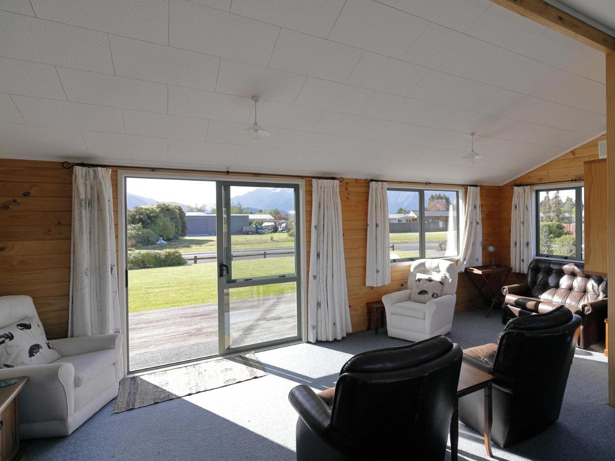 Bach on Speight - Te Anau Holiday Home - Housity
