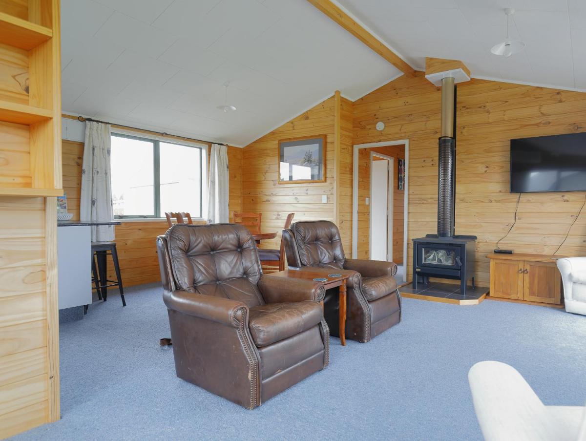 Bach on Speight - Te Anau Holiday Home - Housity