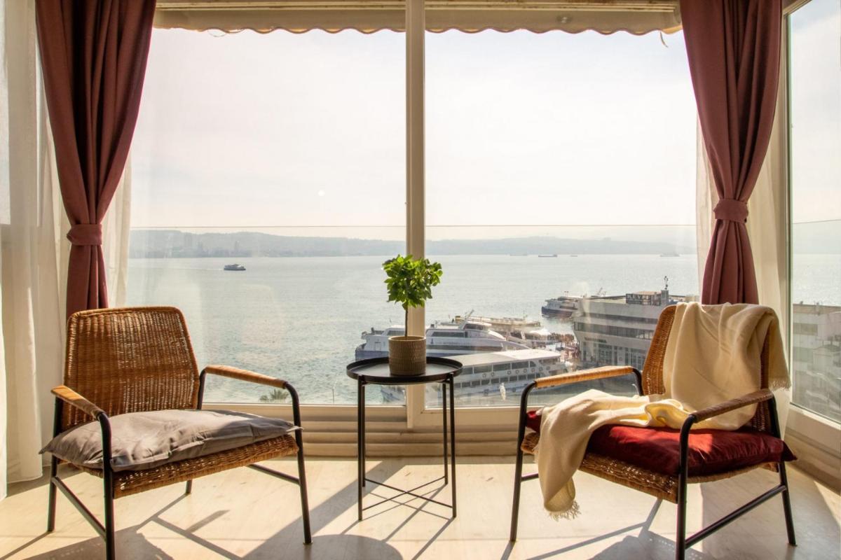 Exceptional Flat with Gorgeous Sea View in Izmir - Housity