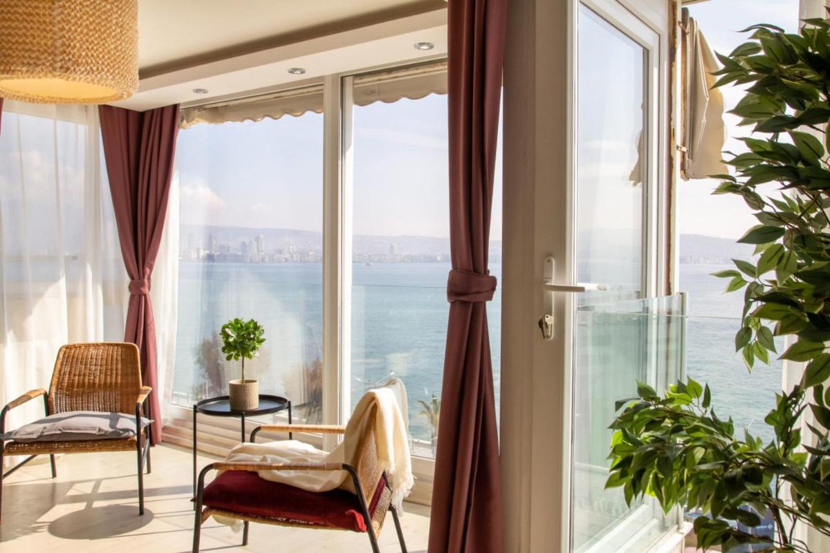 Exceptional Flat with Gorgeous Sea View in Izmir - Housity