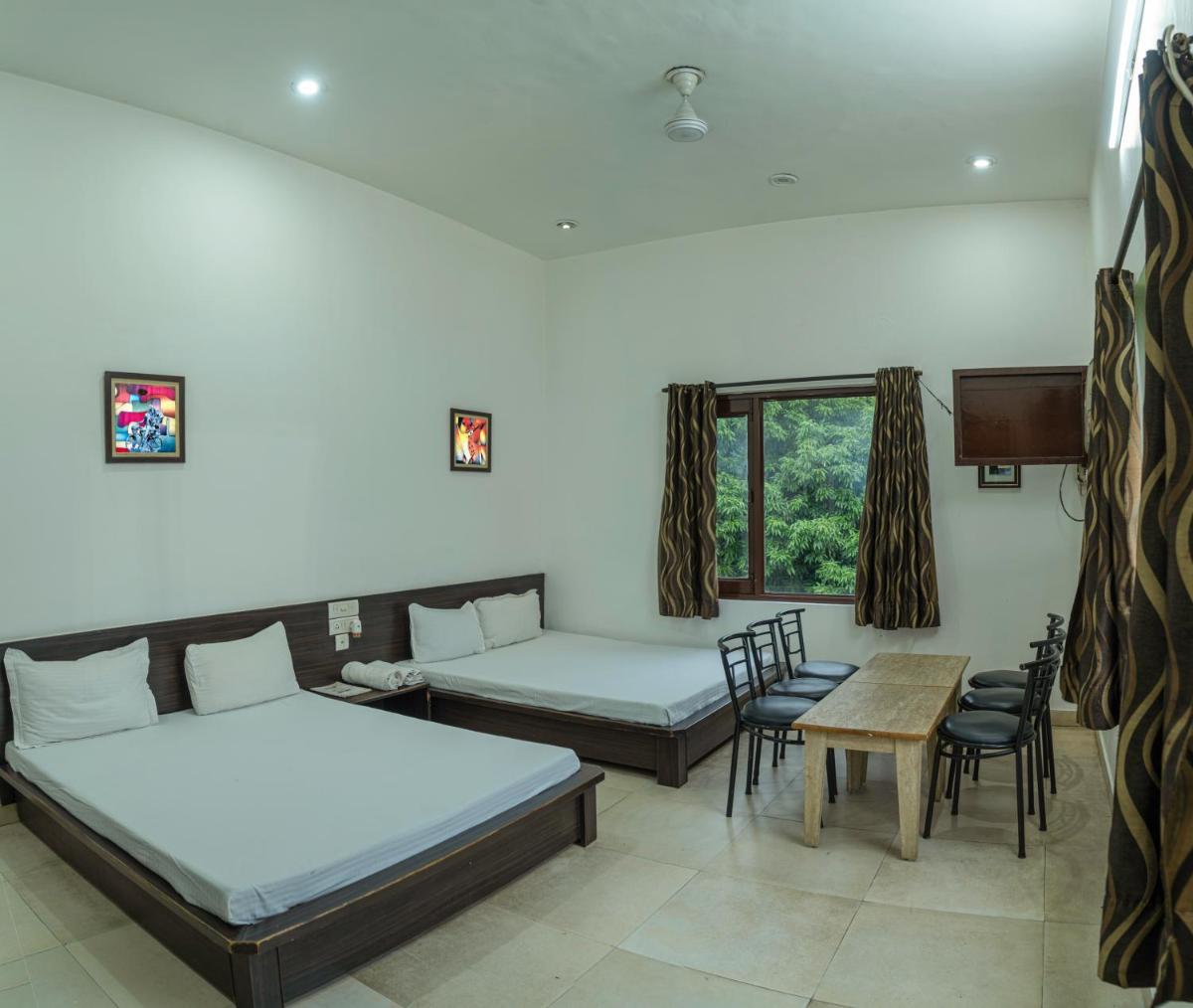 Suitetrails - Krishna Garden Hotel & Restaurant