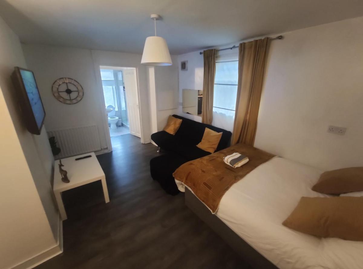 Cosy & Convenient 1 Bed Studio in the Inner-City - Housity