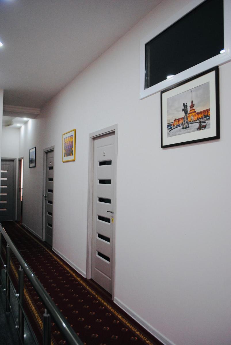 Hotel Erebuni Plaza - Housity