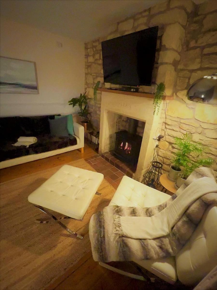 Rush Hill Cottage - with parking for 2 cars - Housity