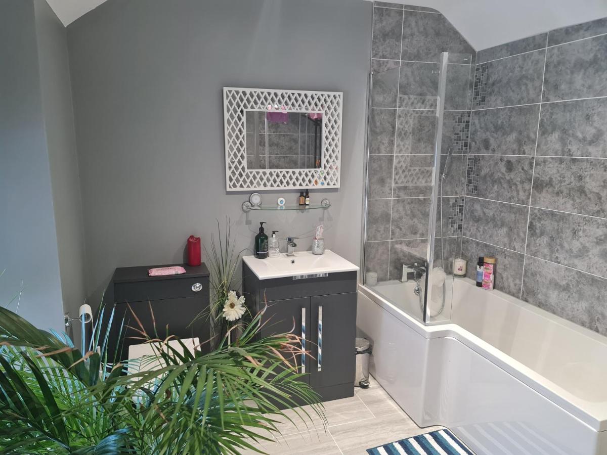 Dbl Room Shared Cottage Garw Valley - Housity