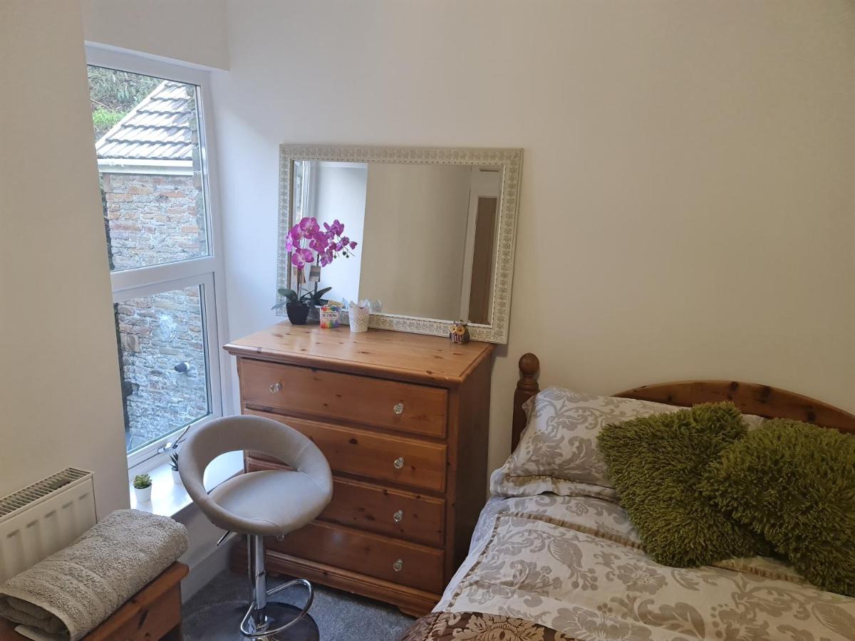 Dbl Room Shared Cottage Garw Valley - Housity