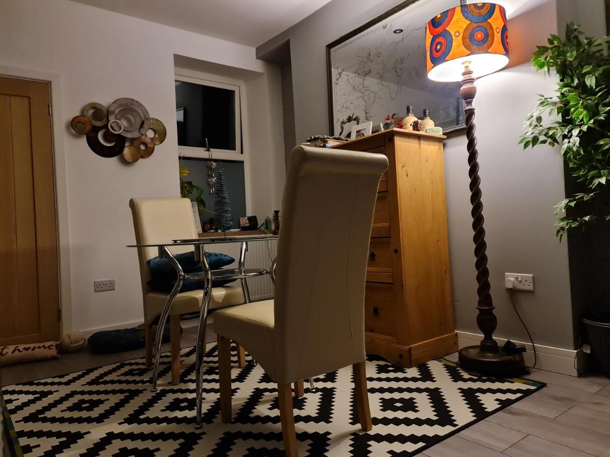 Dbl Room Shared Cottage Garw Valley - Housity