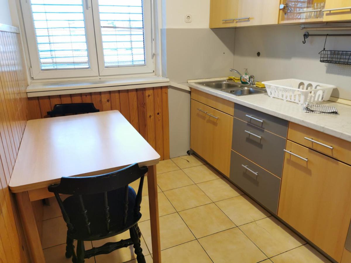 Apartment for four with free parking - Housity