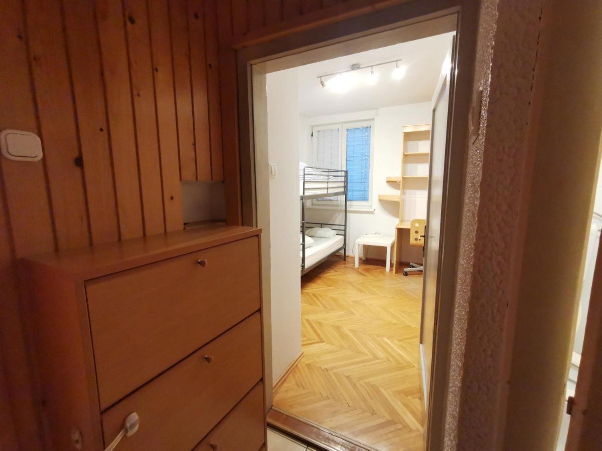 Apartment for four with free parking - Housity