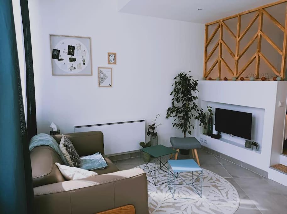 Apt 2 - LE KENNEDY - Hizvo