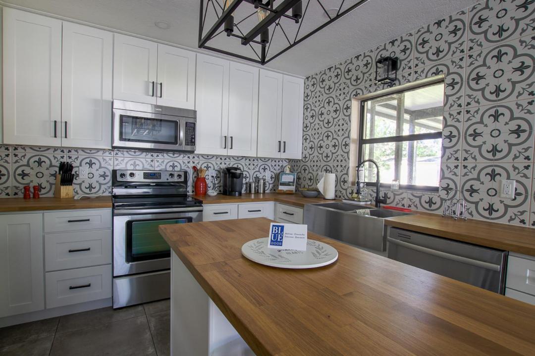 Blue Door Casita - Kid friendly near Zoo, DT & BG - Housity