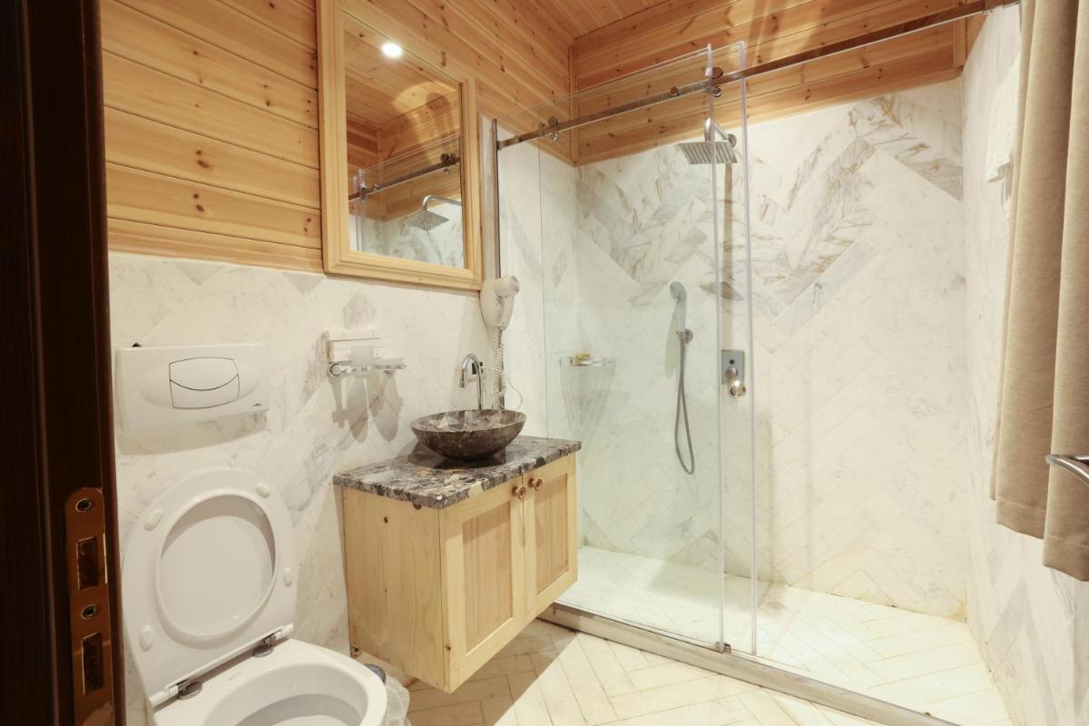 Hoteli Gjuetise - Housity