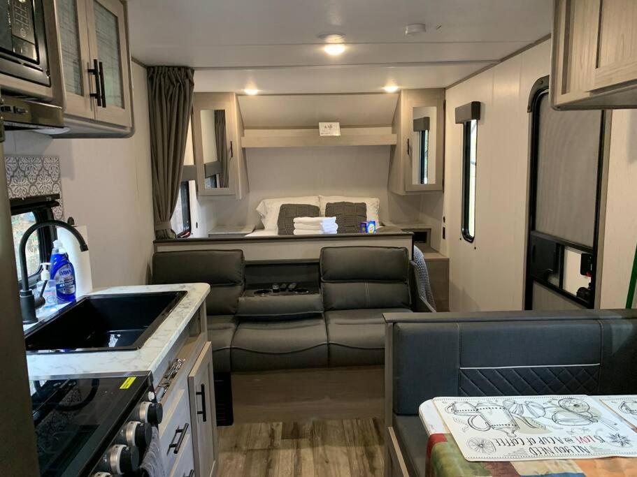 Suitetrails - Daffodil Dream Camper