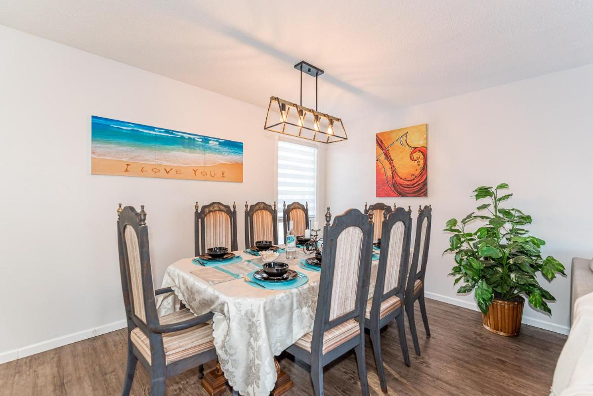 Southgate 5 Bedroom Vacation Home with Double Garage - Housity
