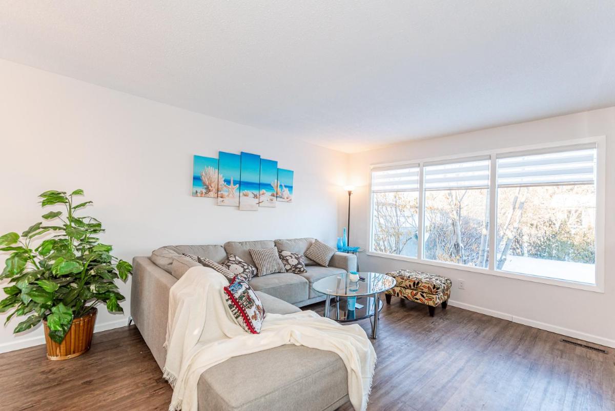 Southgate 5 Bedroom Vacation Home with Double Garage - Housity