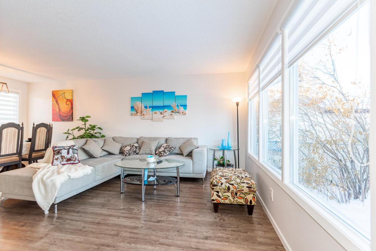 Southgate 5 Bedroom Vacation Home with Double Garage - Housity