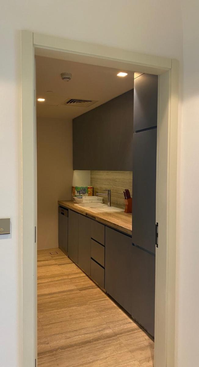 DAMAC FENDI Furnished 2-Bedroom Apartment - Hizvo