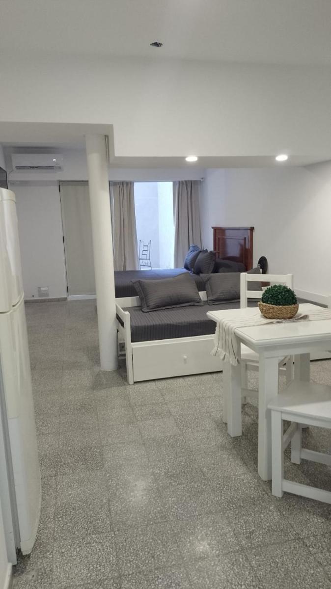 Monoambiente con Patio Exelente ubicación en el Centro - Housity