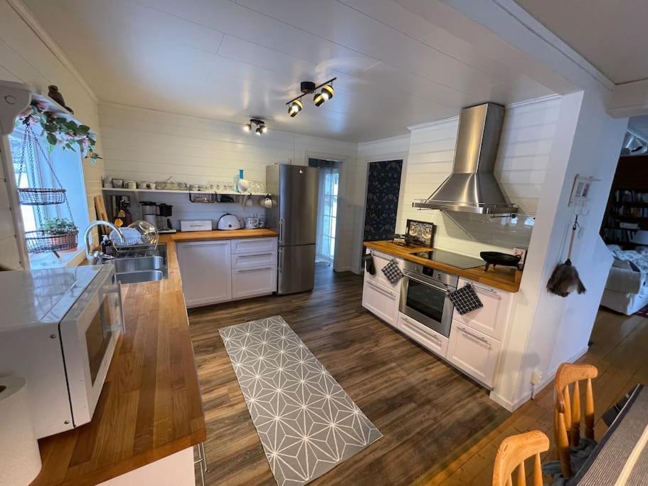 Suitetrails - Charmig stuga med panoramautsikt över sjön Siljan.