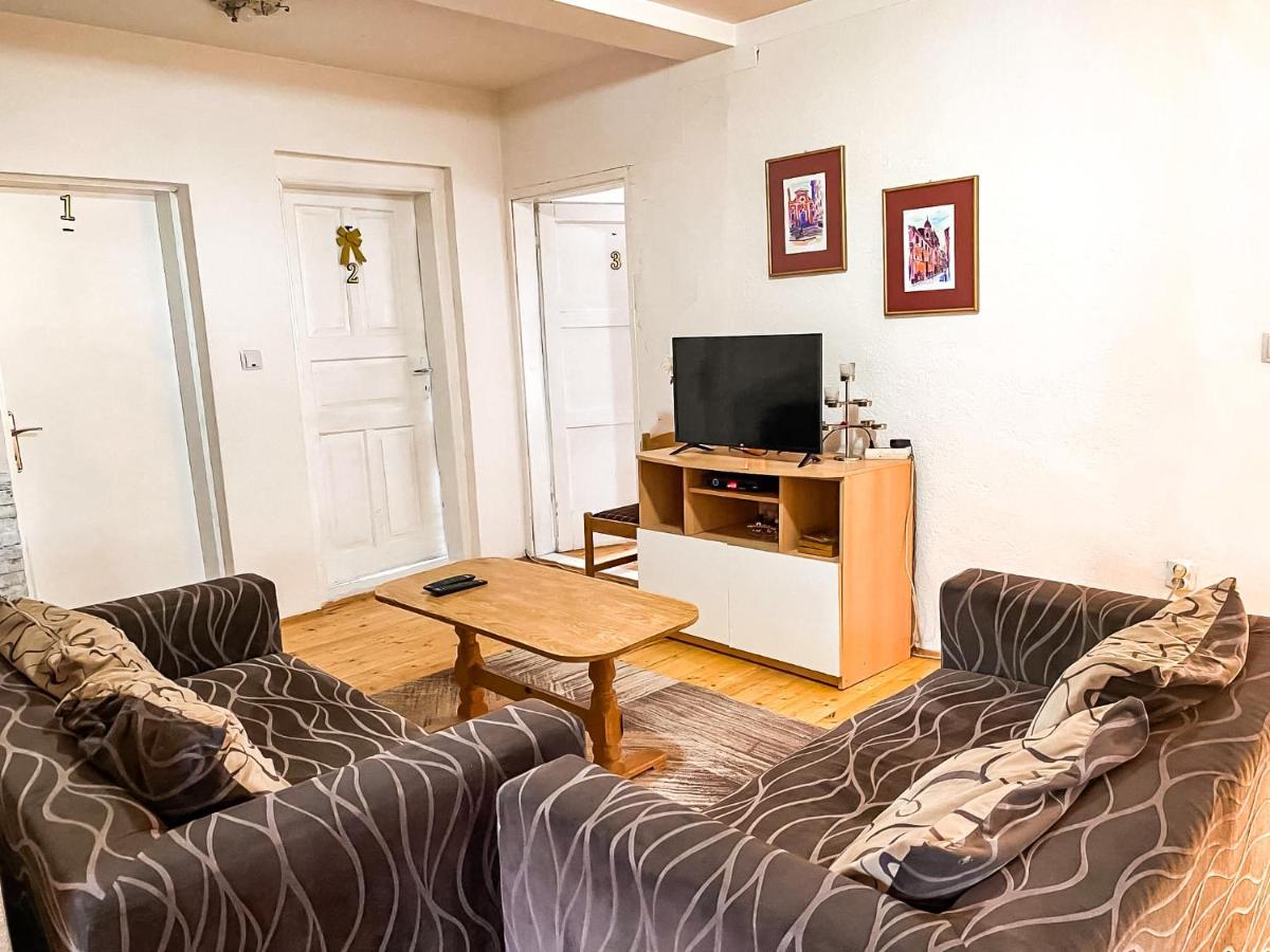 Yeti (snowman) Guest House - Housity