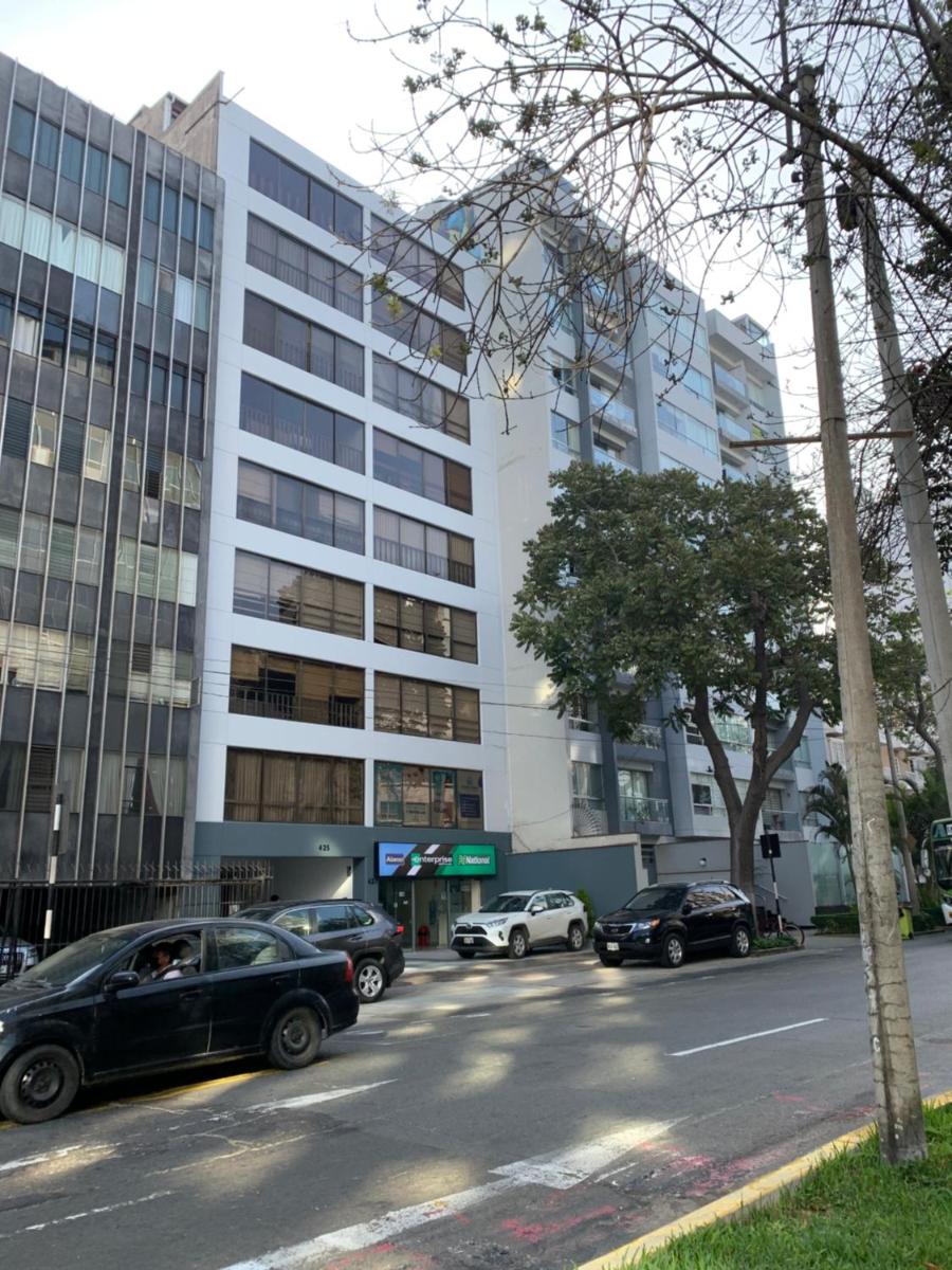 Miraflores Center - Larcomar, Parque Kennedy, Malecón - Housity