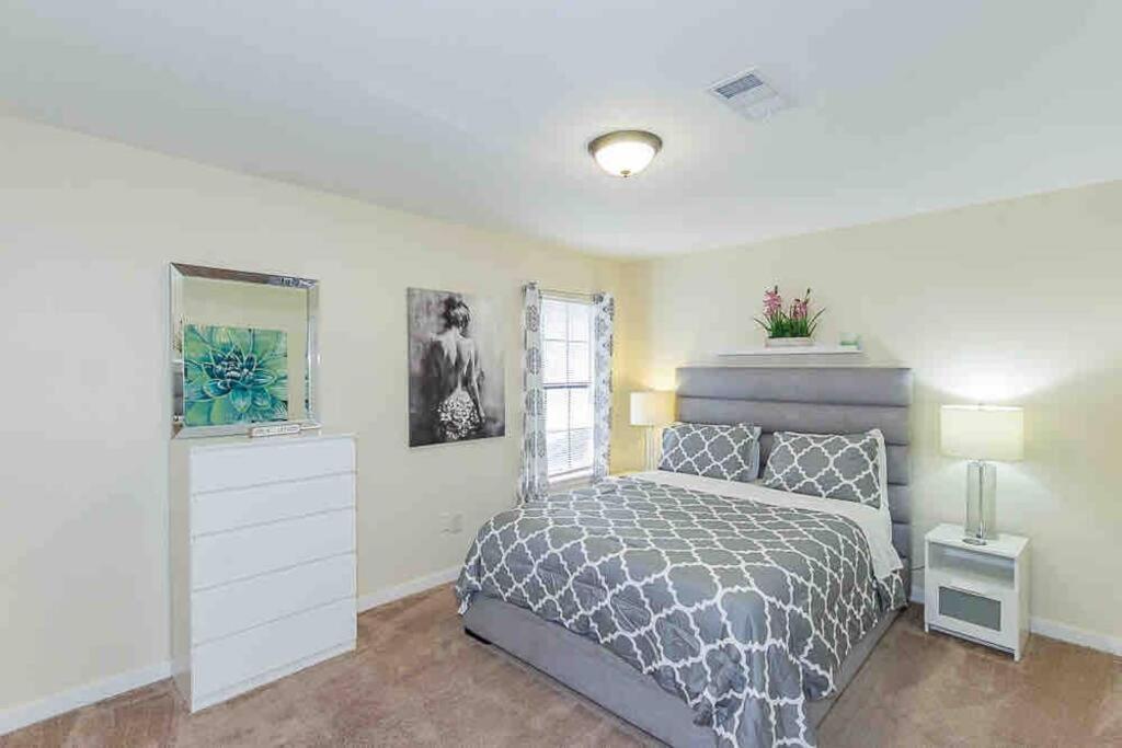 Cozy & Convenient 3 Bedrooms Plus Sleeper Sofa - Housity