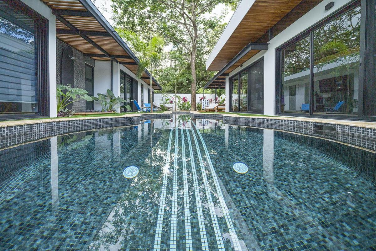 Playa Potrero - NEW modern house, pool in guitar shape - Casa Guitarra - Housity