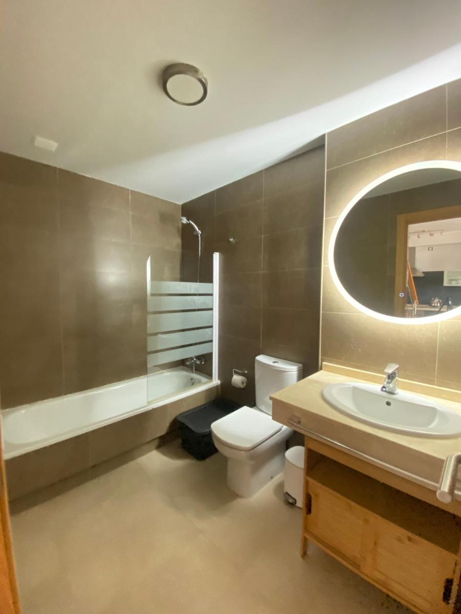 Cozy 1 Bedroom Apartment with Sea View - Housity