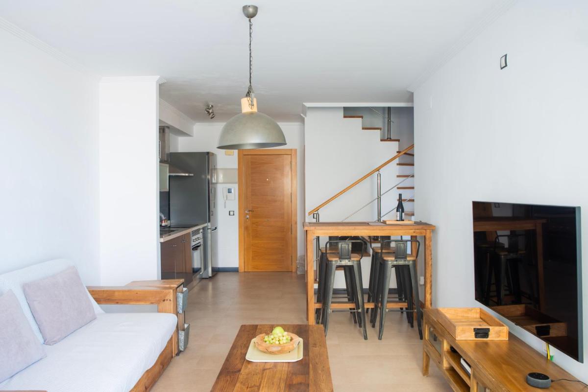 Cozy 1 Bedroom Apartment with Sea View - Housity