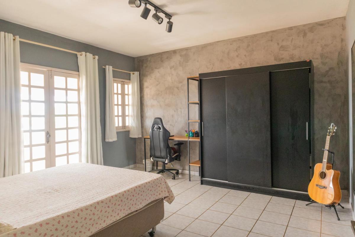 Casa com piscina e churrasqueira - Housity