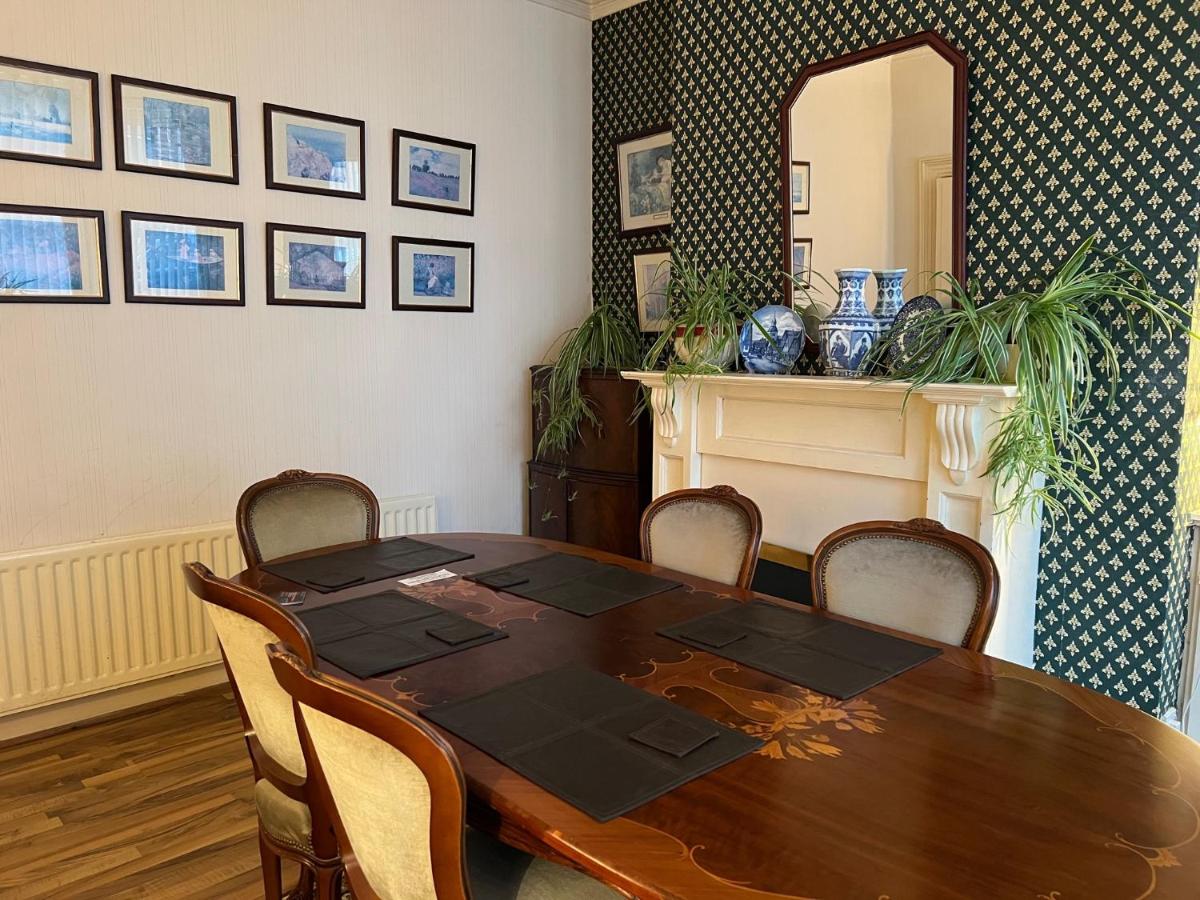 Cosy Town House - Housity