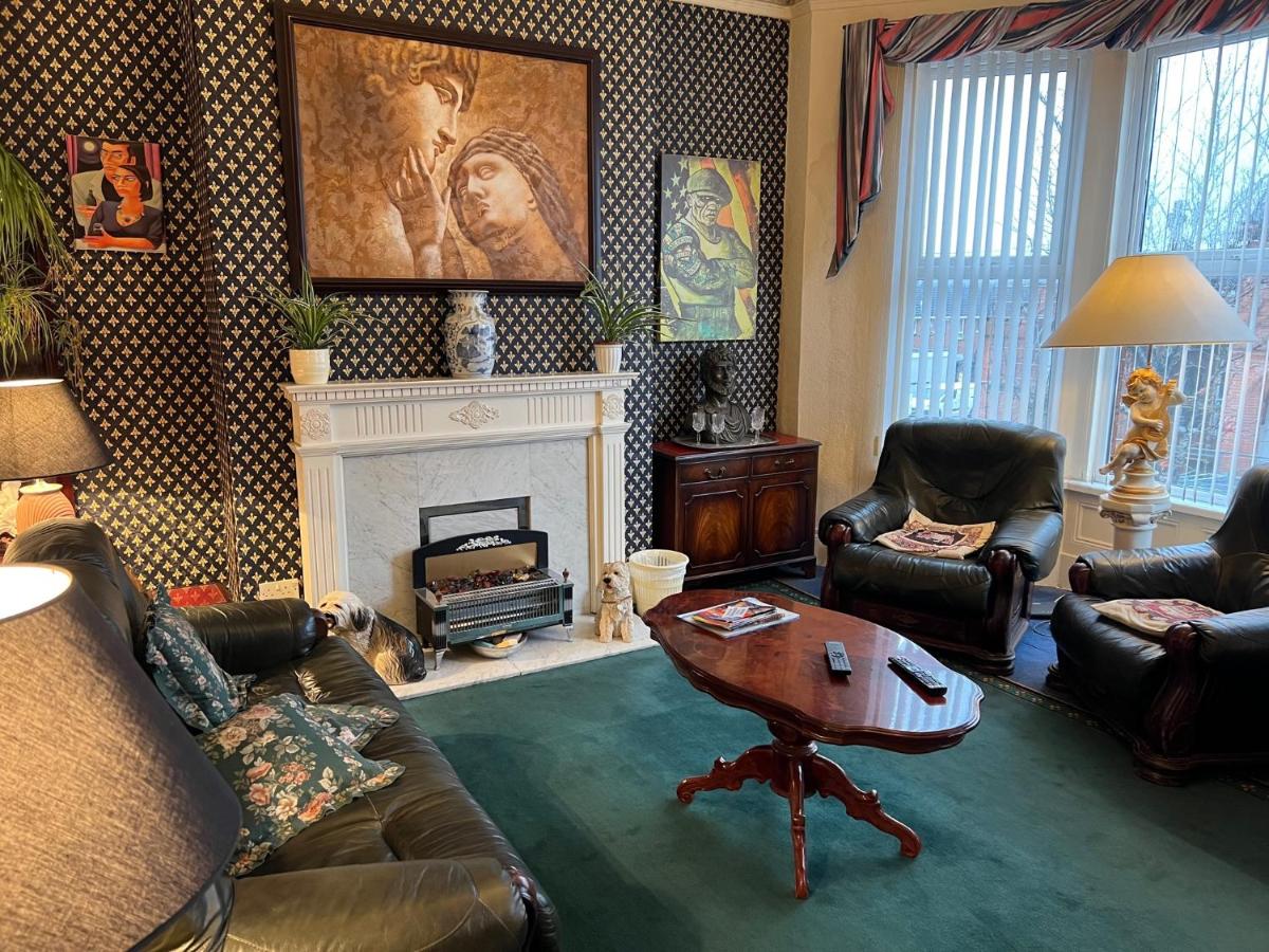 Cosy Town House - Housity